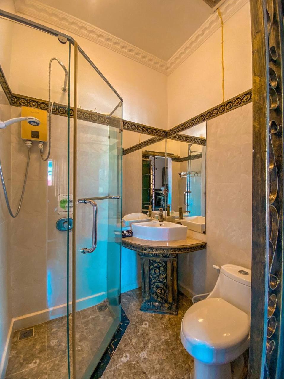 Le Casablanca Hotel Phnom-Penh Buitenkant foto