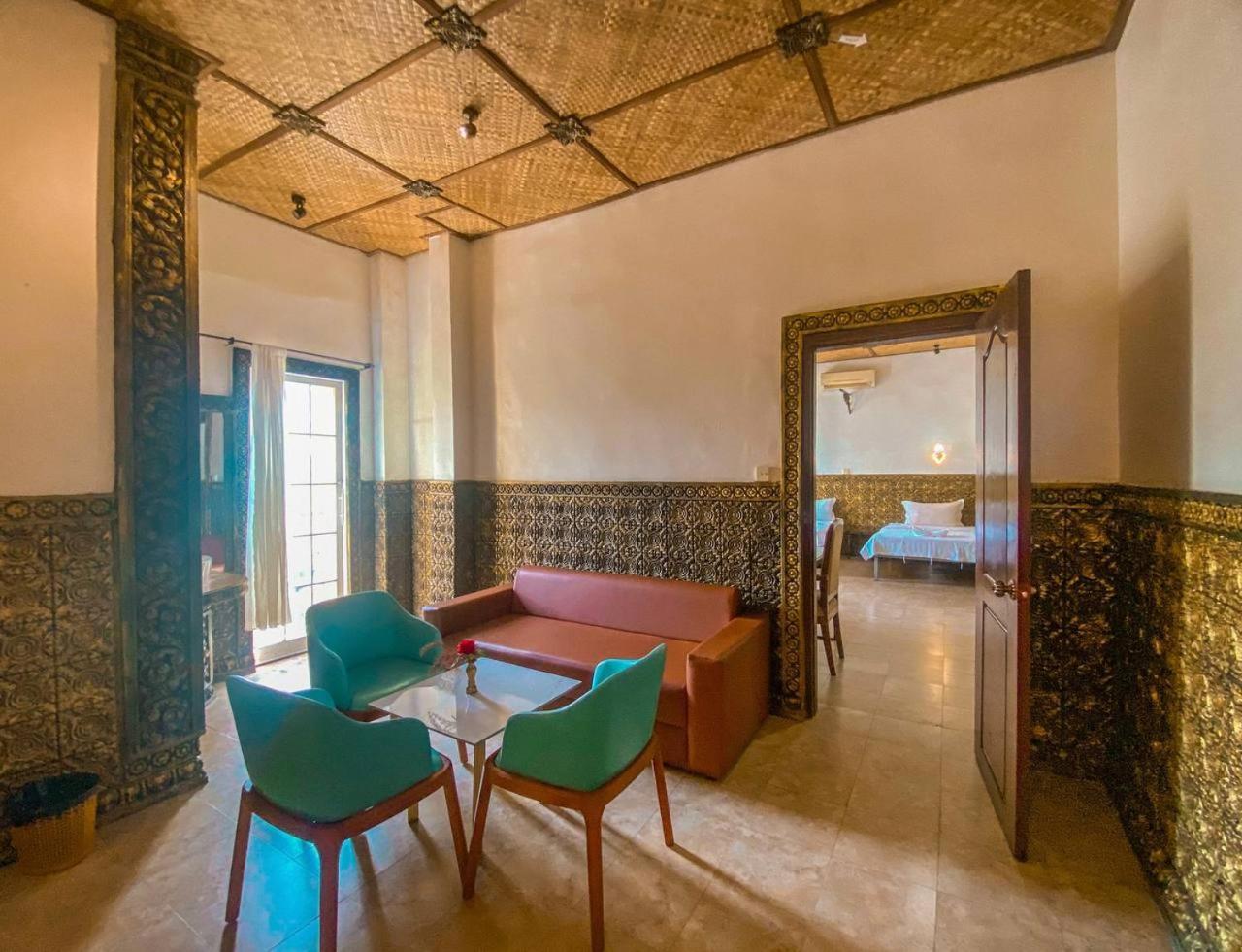 Le Casablanca Hotel Phnom-Penh Buitenkant foto