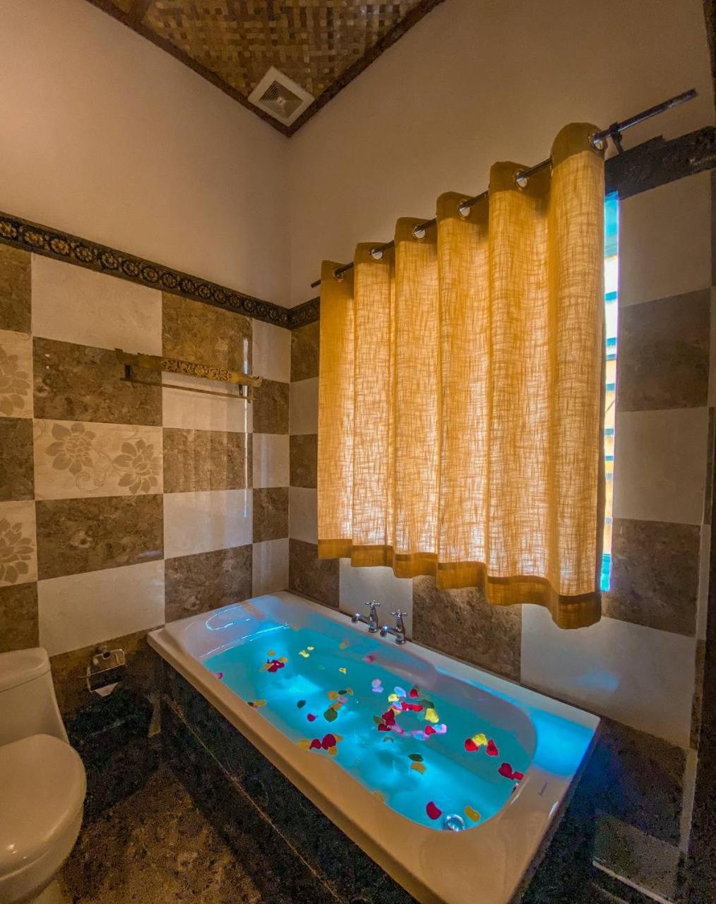 Le Casablanca Hotel Phnom-Penh Buitenkant foto