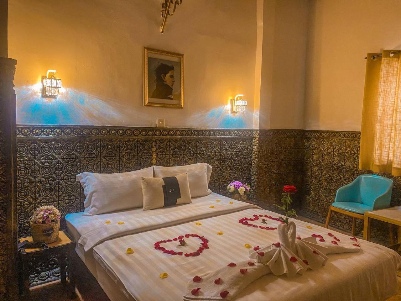 Le Casablanca Hotel Phnom-Penh Buitenkant foto
