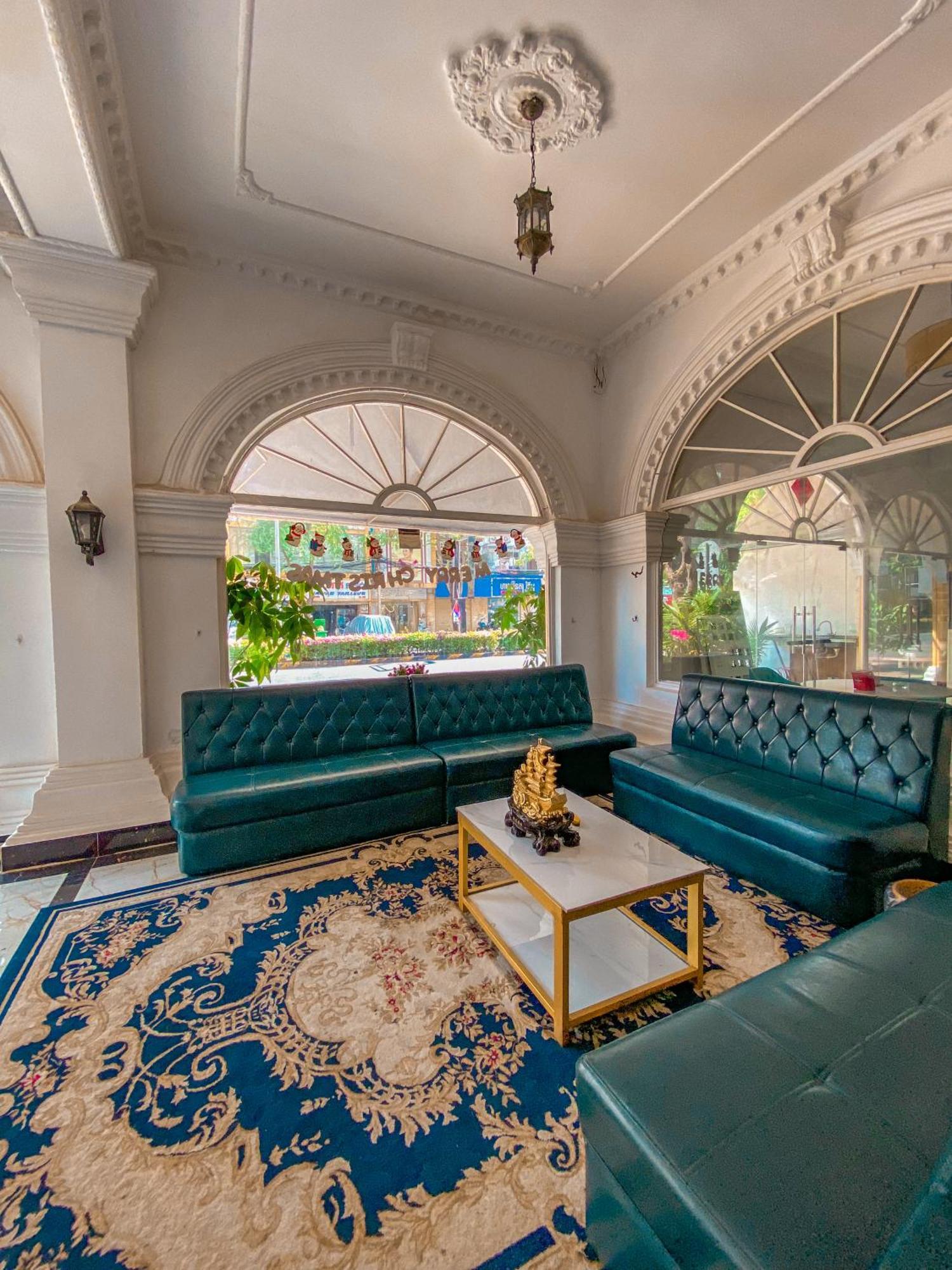 Le Casablanca Hotel Phnom-Penh Buitenkant foto