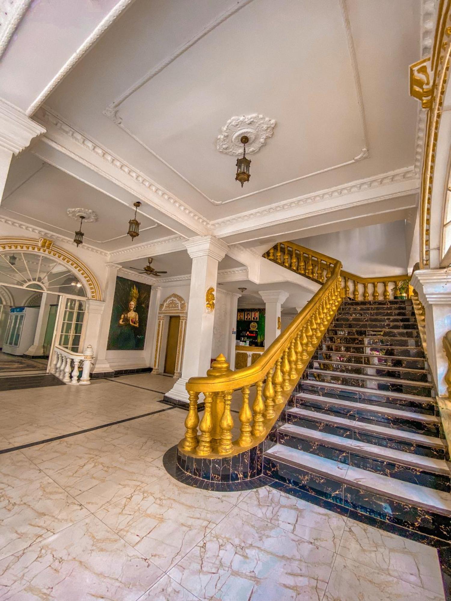 Le Casablanca Hotel Phnom-Penh Buitenkant foto